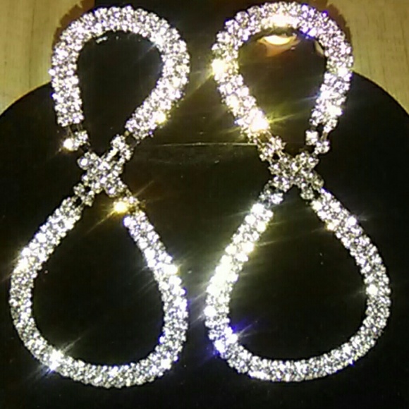 Jewelry - Rhinestone Silver Luxury Earrings